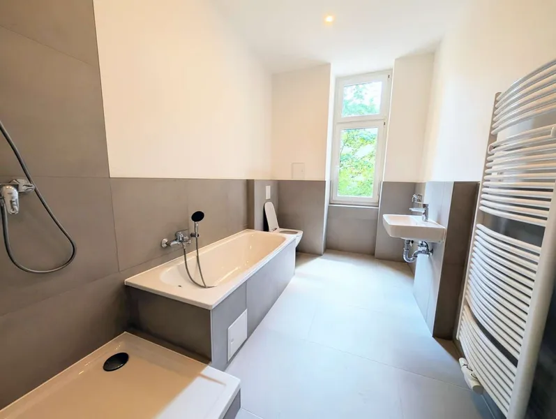 Erstbezug nach Sanierung: 3-Zimmer-Wohnung mit Balkon und Weißensee-Blick — photo 1